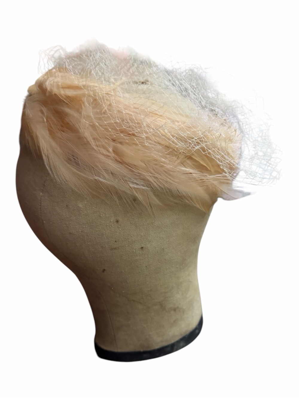 Late 50s/Early 60 UHCMWIU Pale Peach Feather Calot Hat - Picture 3 of 8